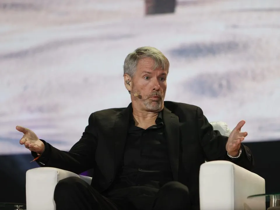 Shortseller haben in diesem Jahr $3,3 Milliarden verloren, da sie gegen MicroStrategy gewettet haben, während Bitcoins Rekordrallye die Aktien um 180% steigen ließ.