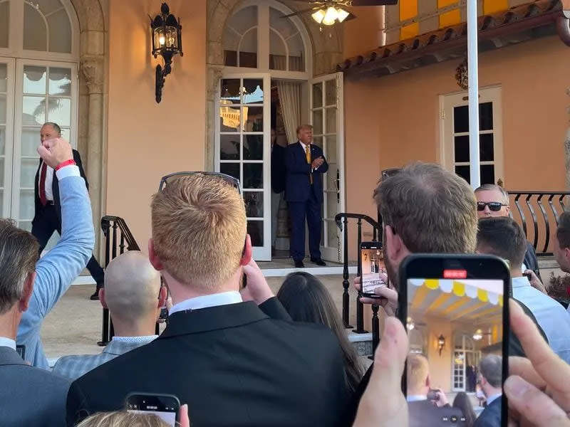 Trump's Unterstützung für Krypto überrascht Anhänger bei NFT-Gala