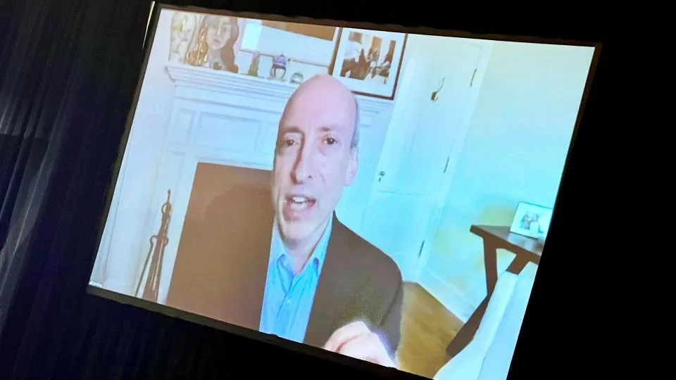 Coinbase beschuldigt die U.S. SEC, das Gesetz gebrochen zu haben, indem sie die Krypto-Regulierung ablehnte.