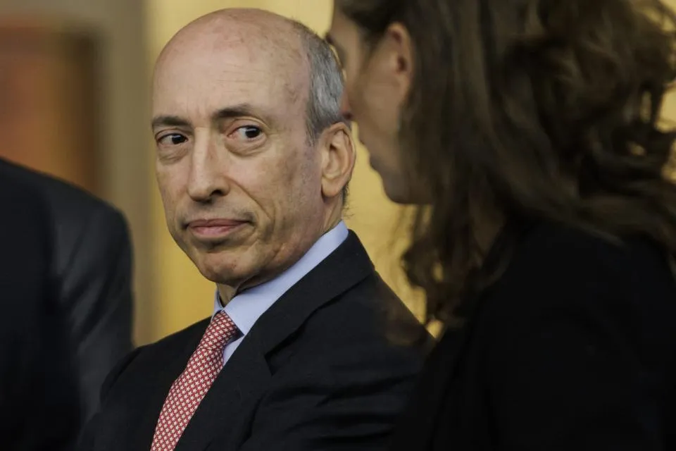 Ein neues Urteil in der SEC-Klage gegen Coinbase wegen Insiderhandels kommt als Schlag gegen die Kryptoindustrie, da der Richter feststellt, dass sekundäre Tokenverkäufe Wertpapiere waren.