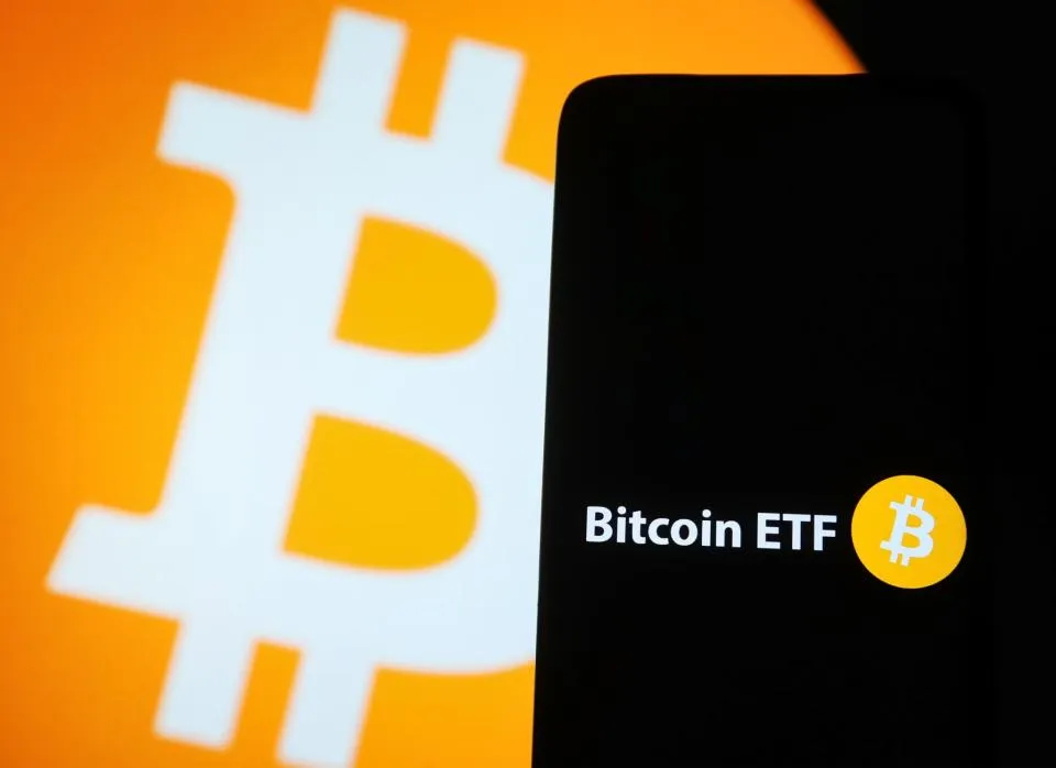 Bitcoin ETFs: Rekordabfluss von 3 Tagen begeistert Einzelhändler mit neuer Clickbait-Sensation!