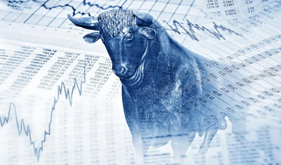 Bitcoin wieder über $51.000, Kryptomarkt erholt sich, da die Gewinne von Nvidia die KI-Token wiederbeleben.