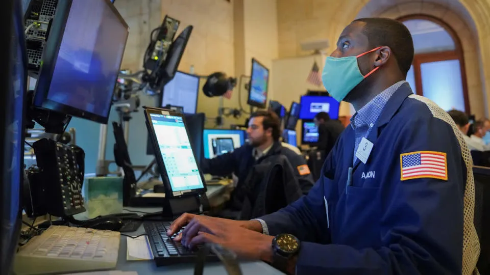 Aktienmarkt heute: Technologie führt zu niedrigeren Marktpreisen, Bitcoin nähert sich Rekordstand